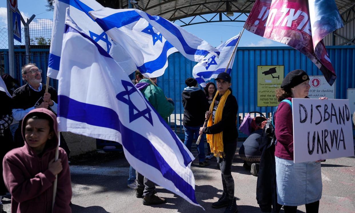 <span>Israelis protesting outside the entrance to Unrwa’s offices in Jerusalem on 20 March 2024. Israel has claimed that members of Unrwa are affiliated with Hamas and Islamic Jihad.</span><span>Photograph: Ohad Zwigenberg/AP</span>