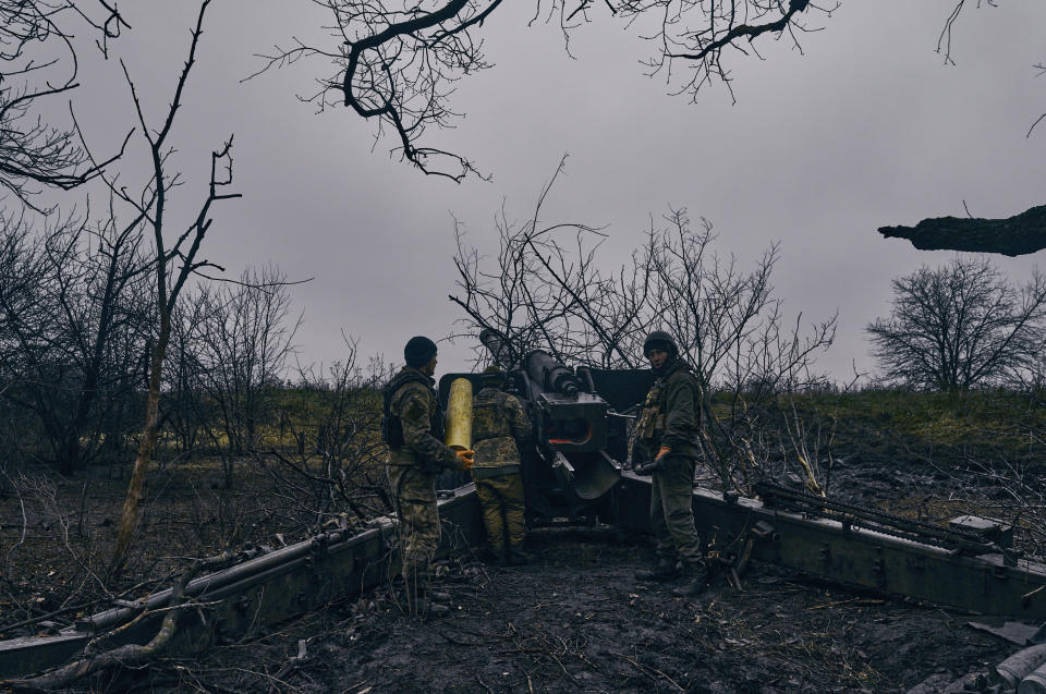 Ukrainian soldiers fire an artillery at Russian positions near Bakhmut, Donetsk region, Ukraine, Sunday, Nov. 20, 2022. (AP Photo/LIBKOS)