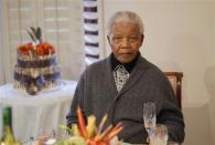 <b>9. <a href="http://ca.search.yahoo.com/search?cs=bz&vm=r&fr=oni_onnetwork_news&p=Nelson%20Mandela" data-ylk="slk:Nelson Mandela;elm:context_link;itc:0;sec:content-canvas" class="link ">Nelson Mandela</a></b><br>The world held its breath as anti-apartheid icon Nelson Mandela spent nearly three months in hospital for a recurring lung infection. Mandela, 95, was discharged in September and is now being cared for at his home in Johannesburg, South Africa.