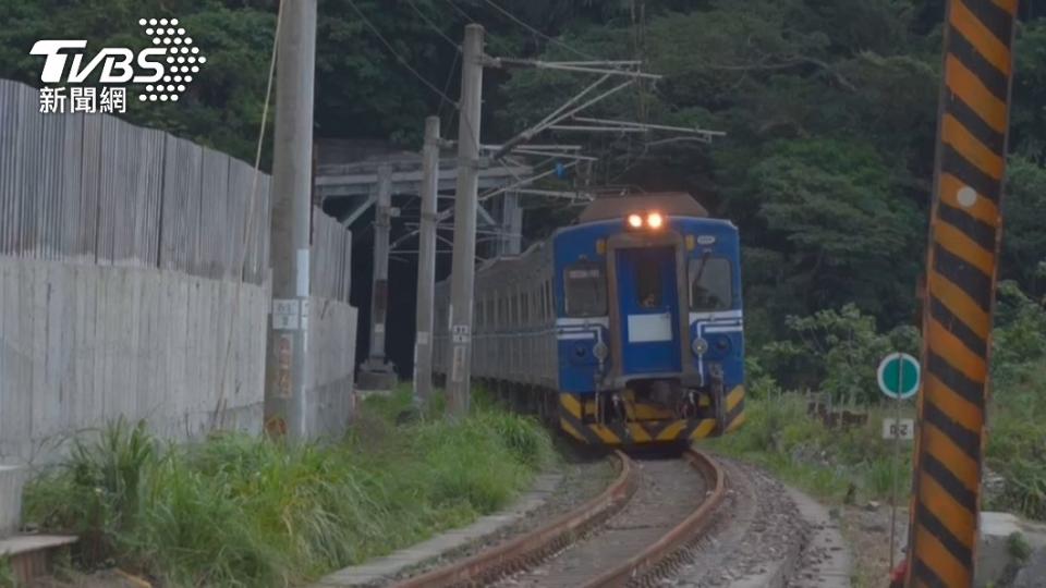 通車初期，列車行經此處時會減速。（圖／TVBS）