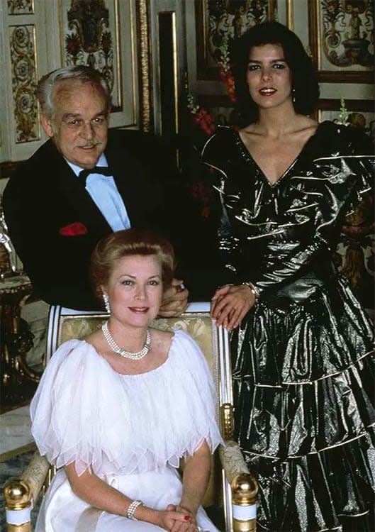 Rainiero III y Grace Kelly con su hija, la princesa Carolina