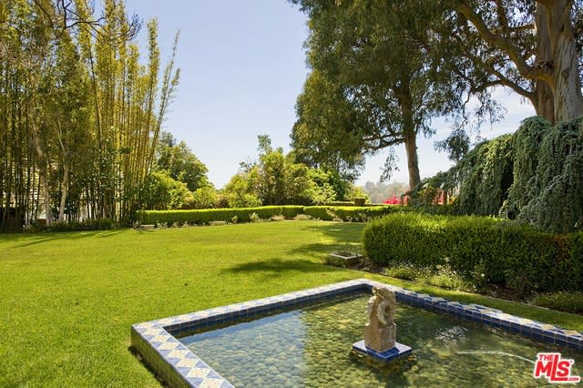 The Pacific Palisades homes have classic California coastal views