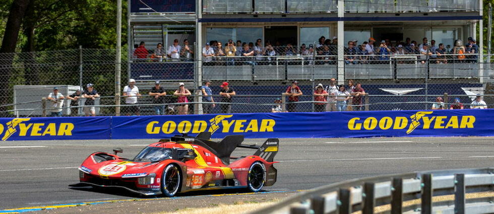 La Ferrari N.51 des Italiens Alessandro Pier Guidi et Antonio Giovinazzi et du Britannique James Calado sur le circuit des 24 Heures du Mans dimanche.   - Credit:DAMIEN SAULNIER / Damien Saulnier / DPPI via AFP