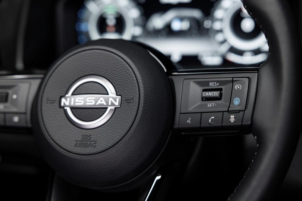 The multifunctional steering wheel with ‘ProPILOT’ controls (Nissan)