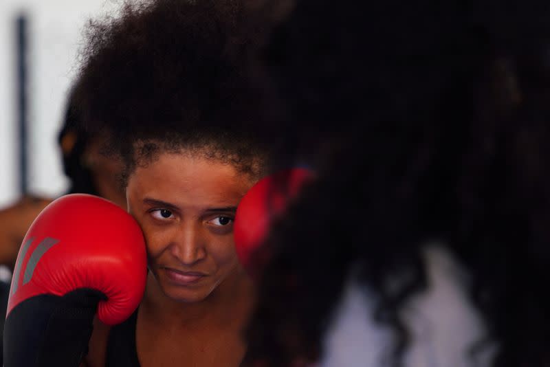 La boxeadora Giselle García, de 22 años, pelea durante un entrenamiento en La Habana, Cuba.