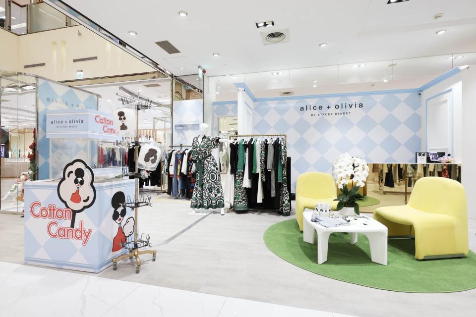 alice + olivia SOGO revival scène de magasin phare.  (fourni par Alice + Olivia)