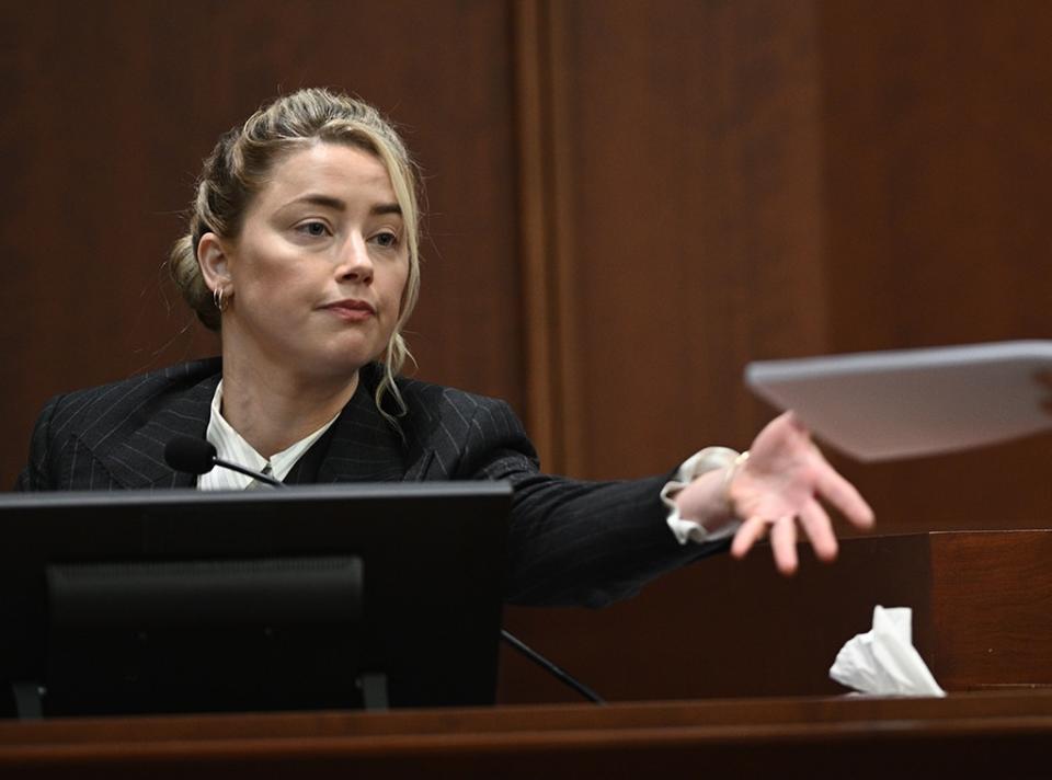 Amber Heard, court, stand