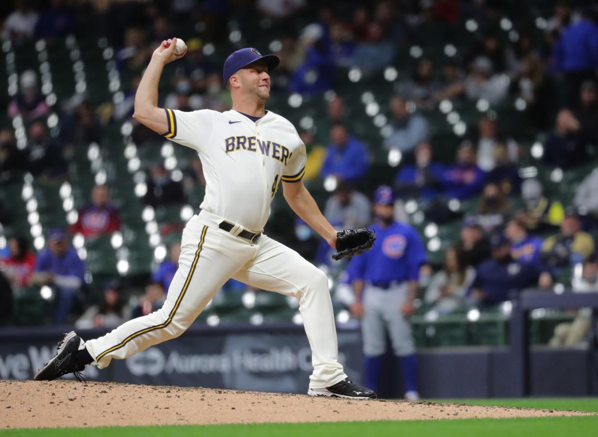 Brewers decline option on Brad Boxberger, claim Tyson Miller