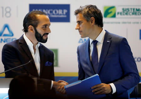 FILE PHOTO: Presidential candidate Nayib Bukele of Great National Alliance (GANA) shakes hands with presidential candidate Carlos Callejas of the National Republican Alliance (ARENA) (R), after the National Encounter of Private Enterprise ENADE 2018 in San Salvador, El Salvador on Oct. 8, 2018. REUTERS/Jose Cabezas/File Photo