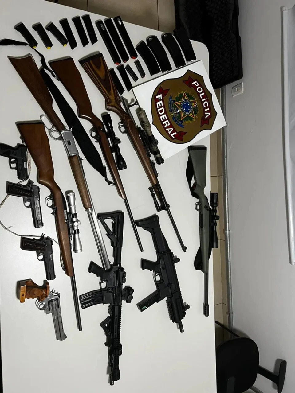 Armas apreendidas pela PF em operação contra organizadores de atos golpistas (Foto: Polícia Federal)