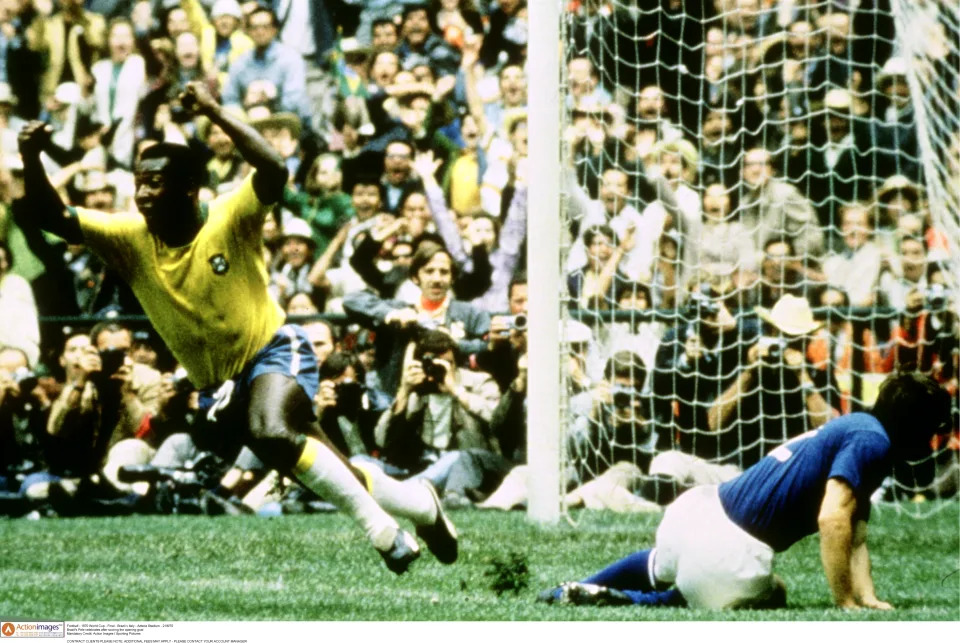 Pel&#xe9; comemora gol do Brasil na final da Copa do Mundo de 1970 (Foto: Action Images / Sporting Pictures