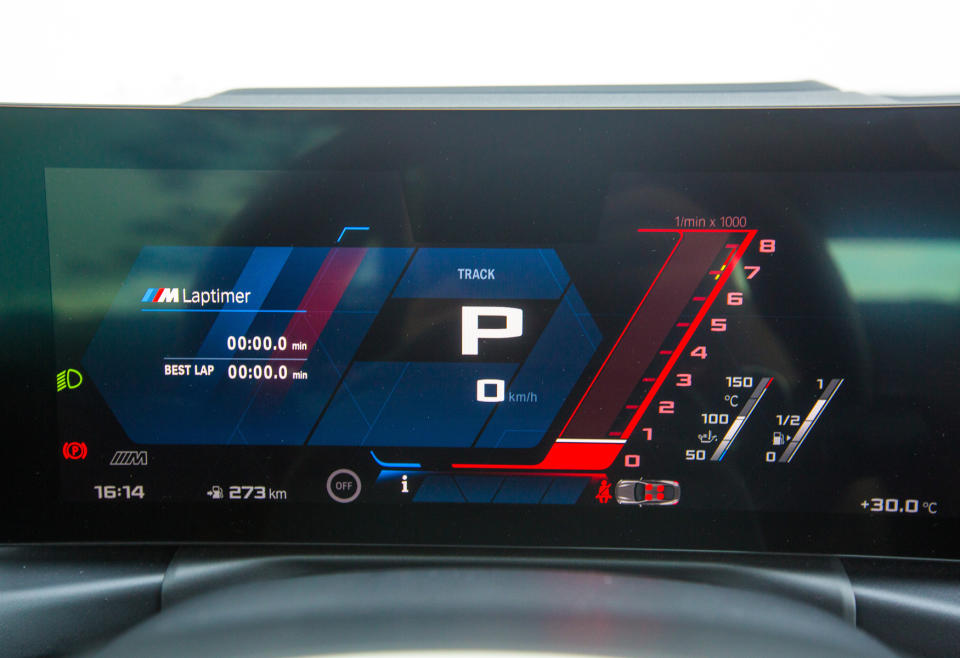 選擇M MODE駕馭模式中的TRACK模式，車輛將暫停顯示駕駛輔助系統相關提醒，讓駕駛全心專注挑戰個人最佳紀錄。