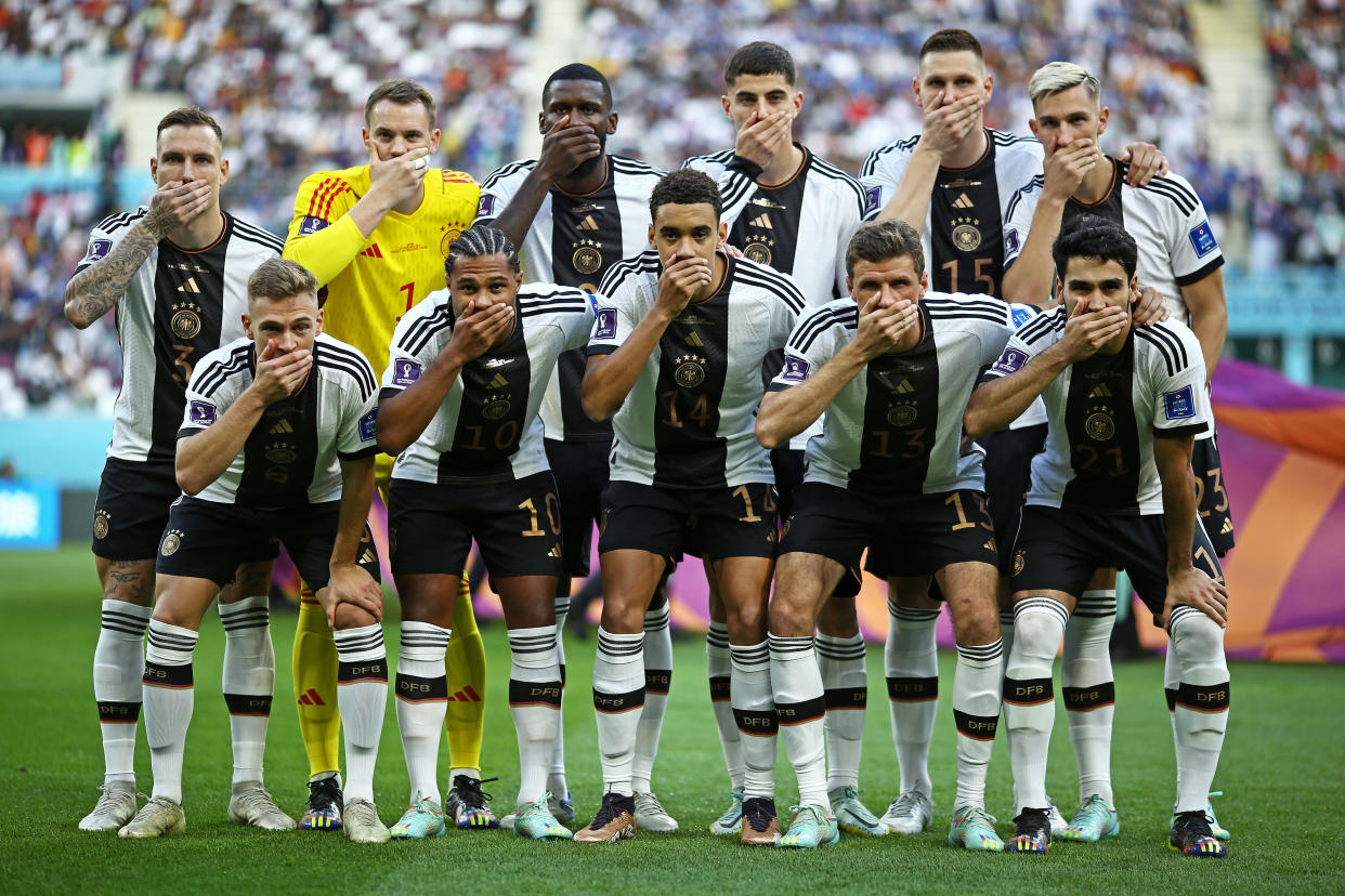 Alemania se tapó la boca en protesta antes de jugar contra Japón. (Foto: Heuler Andrey/Eurasia Sport Images/Getty Images)