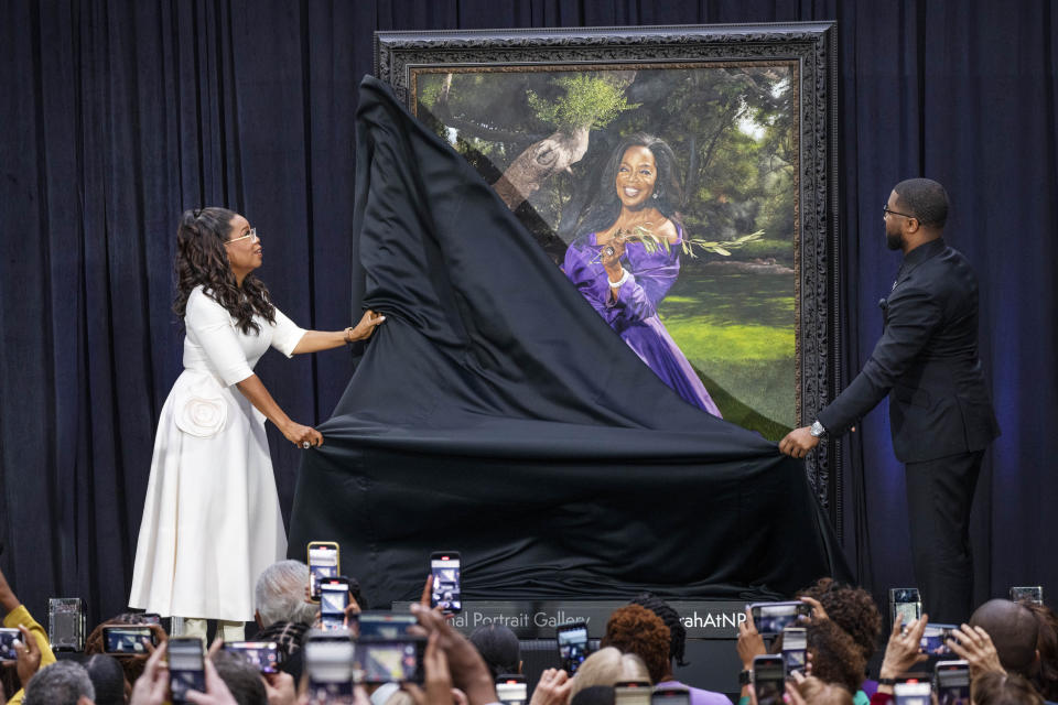 Oprah Winfrey and artist Shawn Michael Warren, unveil Warren's portrait of Winfrey, Wednesday, Dec. 13, 2023, during a ceremony at the Smithsonian's National Portrait Gallery in Washington. (AP Photo/Jacquelyn Martin)