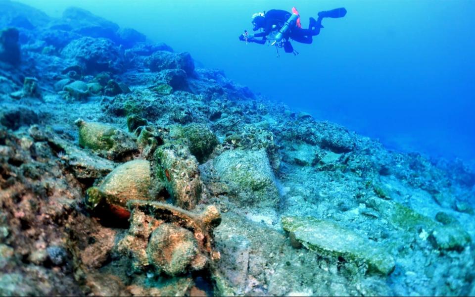 Divers found a Roman-era shipwreck and other wrecks dating back to Greece's classical and Hellenistic eras - Hellenic Ministry of Culture