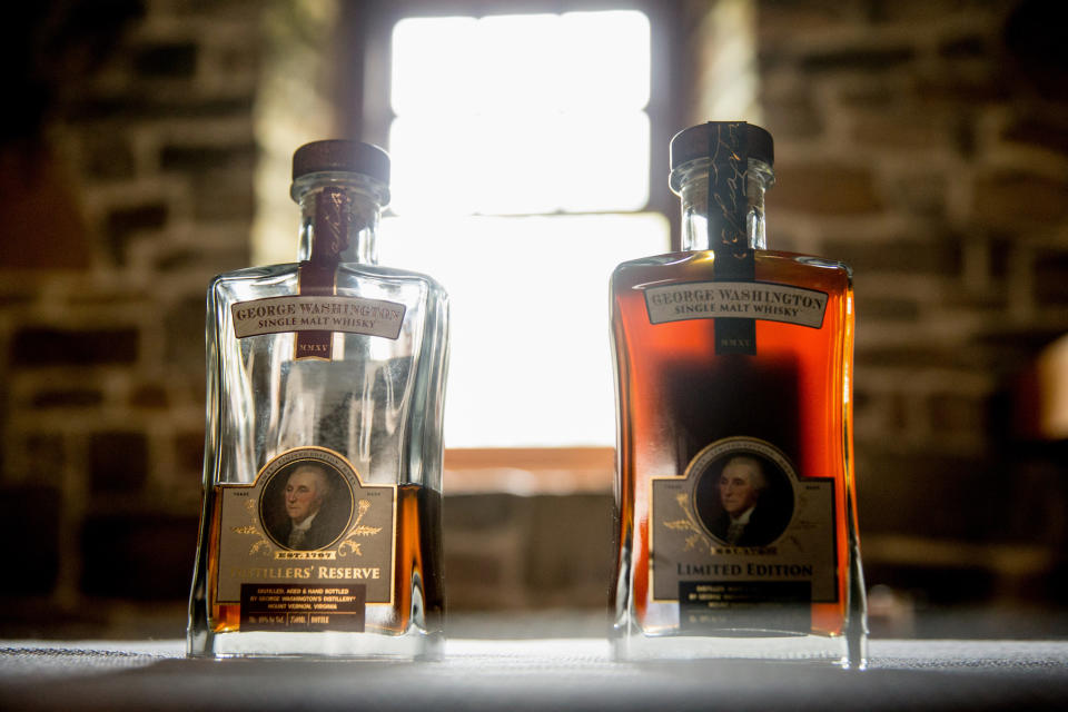 <p>Er war der erste Präsident der Vereinigten Staaten von Amerika und auch der erste große Whisky-Produzent des Landes. In Mount Vernon im Bundesstaat Virginia, wo heute noch die Destillerie Washingtons existiert, wird seit einigen Jahren nicht mehr nur Rye-Whisky oder Bourbon produziert, sondern auch ein hochwertiger Single Malt. (Bild: AP Photo) </p>