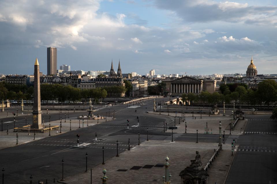 La Plaza de la Concordia de París (Francia), con el Palacio Borbón al fondo, sin gente el 17 de abril. (Foto: Joel Saget / AFP / Getty Images).