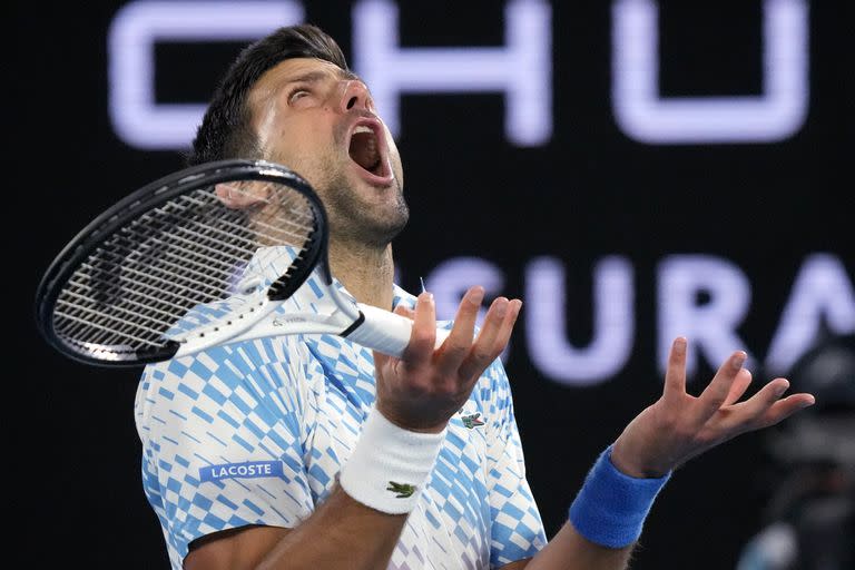 Novak Djokovic durante el partido contra Andrey Rublev en los cuartos de final del Abierto de Australia, el miércoles 25 de enero de 2023
