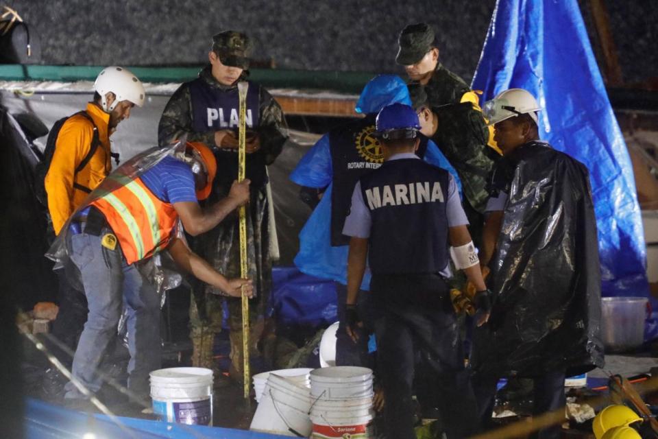 Rescue mission: The hunt for survivors at Enrique Rebsamen school (REUTERS)