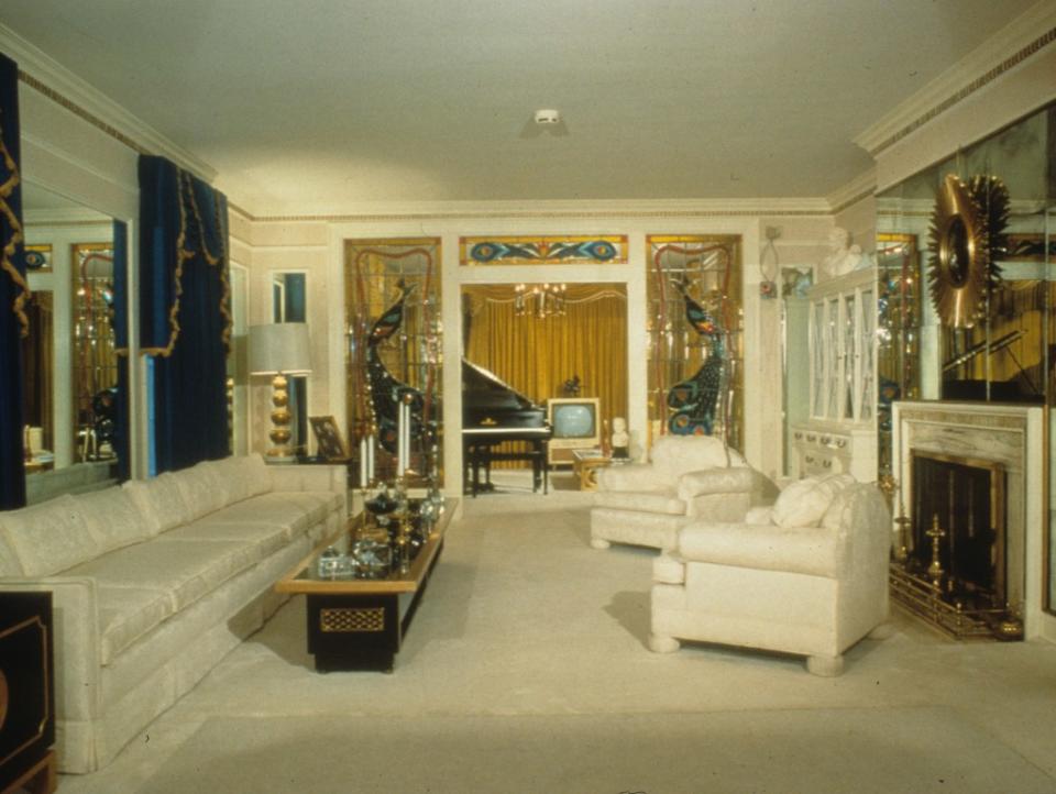The living room. ABACAUSA.COM