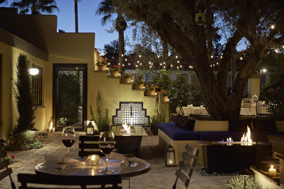 romantic dinner setting in a courtyard at Bespoke Inn in Santa Fe, New Mexico (Bespoke Inn/Virtu Honest Craft)