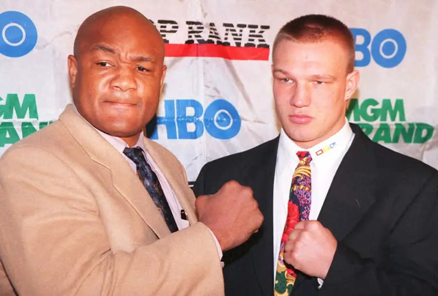 Nach seinem Punktsieg gegen James "Bonecrusher" Smith wird Schulz 1994 erstmals in der Top 12 der IBF-Rangliste geführt. Dies ermöglicht ihm einen Titelkampf gegen George Foreman. Der damals bereits 46-jährige US-Amerikaner entscheidet sich für Schulz als vermeintlich ungefährlichen Gegner