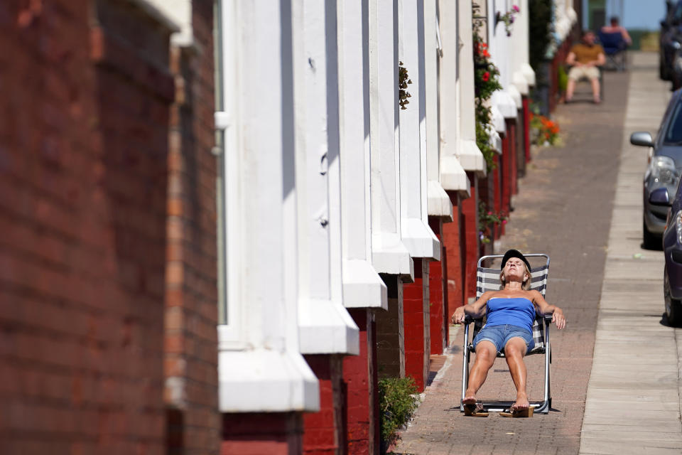 LIVERPOOL, UNITED KINGDOM - MAY 28: People enjoy the warm and sunny weather relaxing on the pavement outside their homes in the Shorefields area of Liverpool during the Coronavirus pandemic lockdown on May 28, 2020 in Liverpool, United Kingdom. The British government continues to ease the coronavirus lockdown by announcing schools will open to reception year pupils plus years one and six from June 1st. Open-air markets and car showrooms can also open from the same date.  (Photo by Christopher Furlong/Getty Images)