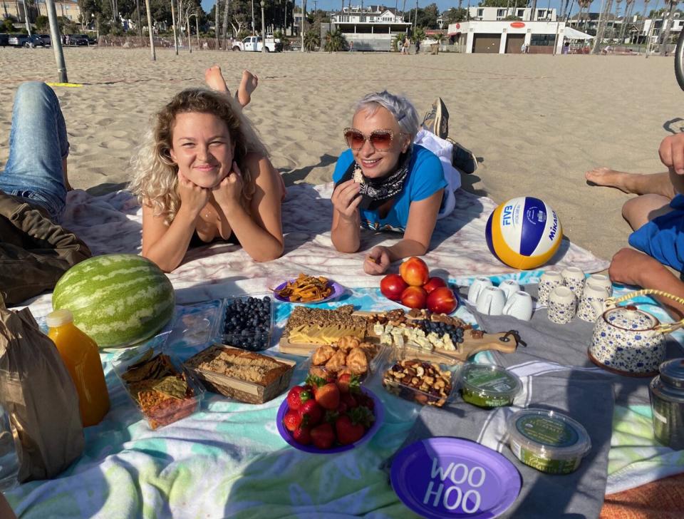 Olesia Saveleva and Halyna, Santa Monica, July, 2020