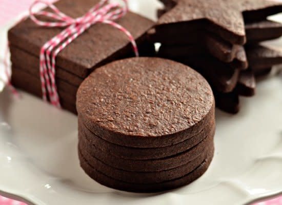 <strong>Get the <a href="http://sweetapolita.com/2012/11/the-perfect-dark-chocolate-sugar-cookies/" target="_hplink">Dark Chocolate Sugar Cookies recipe</a> by Sweetapolita</strong>