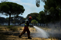 <p>Un incendio enorme alcanzó a la reserva de la biosfera de la UNESCO en el sur de España, provocando la evacuación de cientos de personas. (FOTO: AFP). </p>