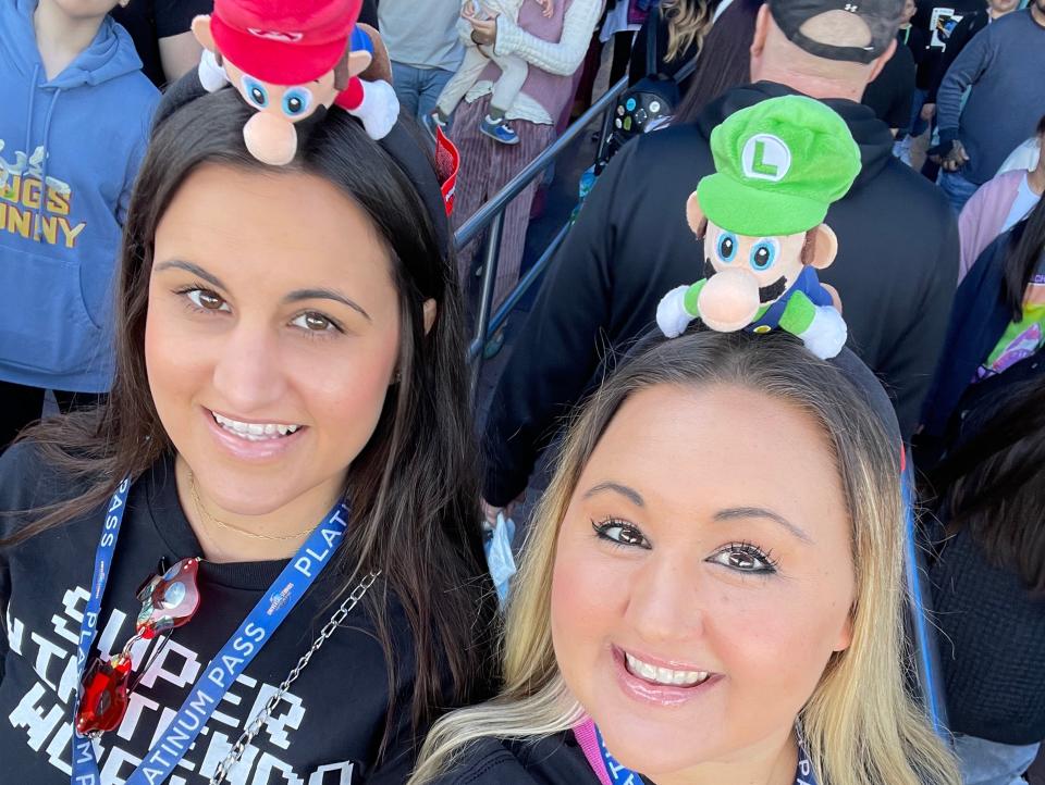 carly and her sister at super nintendo world