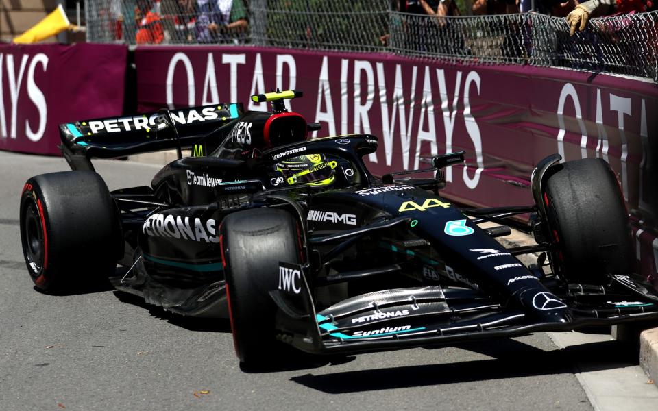 Lewis Hamilton of Great Britain driving the (44) Mercedes AMG Petronas F1 Team W14 crashes during final practice ahead of the F1 Grand Prix of Monaco at Circuit de Monaco on May 27, 2023 in Monte-Carlo, Monaco - Getty Images/Bryn Lennon