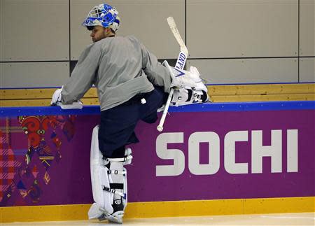 Finland's goalie Antti Niemi stretches during a men's ice hockey team practice at the 2014 Sochi Winter Olympics, February 20, 2014. REUTERS/Jim Young