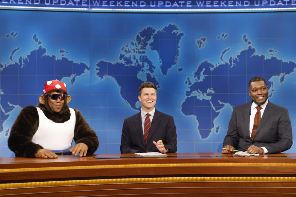 SATURDAY NIGHT LIVE -- “Ana de Armas, Karol G” Episode 1844 -- Pictured: (l-r) Kenan Thompson as Funky Kong, anchor Colin Jost and anchor Michael Che during Weekend Update on Saturday, April 15, 2023 -- (Photo by: Will Heath/NBC)