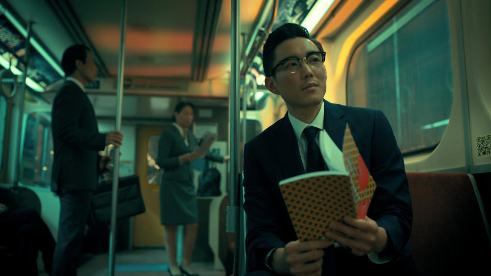 Ben Hargreeves reads poetry on a subway train in The Umbrella Academy season 3