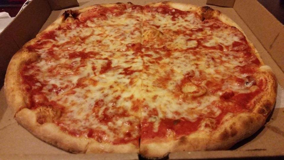 <b> PHOTO:eric m./<a href="https://www.yelp.com/biz_photos/franks-pizza-and-pasta-baltimore?utm_campaign=82abd41a-112b-419e-9c8f-e2d59fe0f035%2Ca8adbcc5-5493-4937-84a2-294f76a53a26&utm_medium=81024472-a80c-4266-a0e5-a3bf8775daa7" rel="nofollow noopener" target="_blank" data-ylk="slk:YELP;elm:context_link;itc:0;sec:content-canvas" class="link ">YELP </a></b><br>