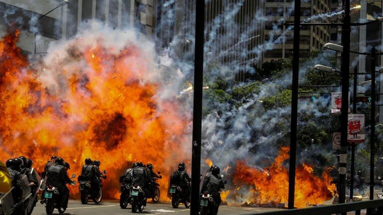 Protestos e repressão na Praça Altamira, em Caracas