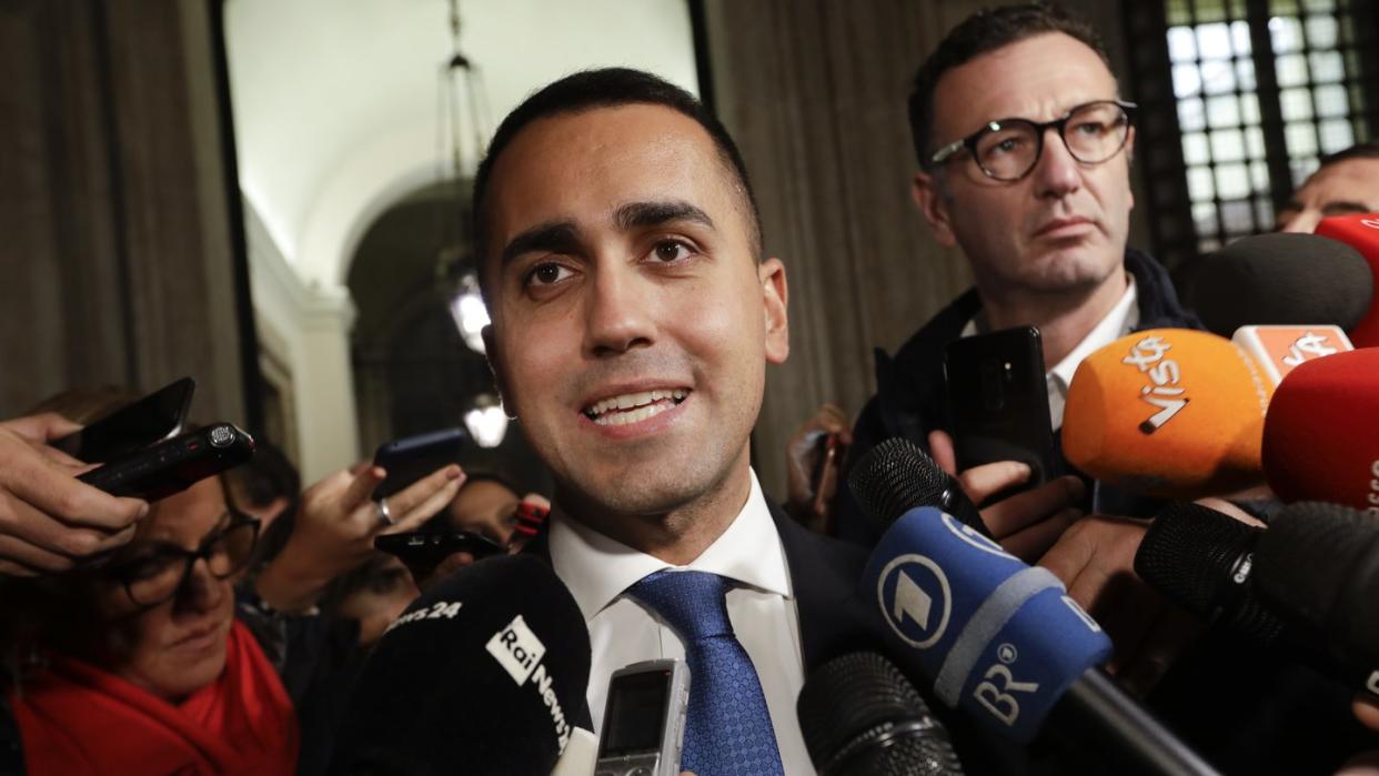 Vize-Regierungschef Luigi Di Maio äußert sich in Rom vor Journalisten zum italienischen Haushalt. Foto: Andrew Medichini/AP