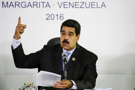 Venezuela's President Nicolas Maduro talks to the media during a news conference after the 17th Non-Aligned Summit in Porlamar, Venezuela September 18, 2016. REUTERS/Marco Bello