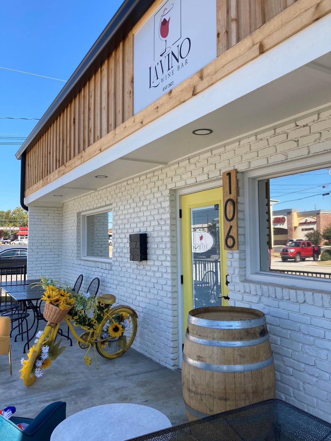 La’Vino Wine Bar opens in Warner Robins.