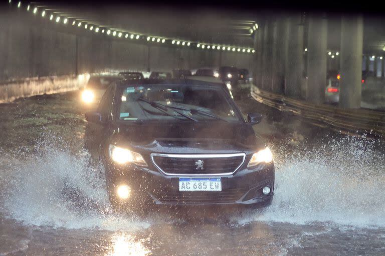 Temporal en la ciudad de Buenos Aires. Túnel de avenida del Libertador