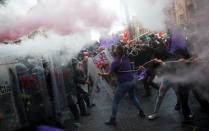 Abortion rights campaigners clash with police in Mexico City