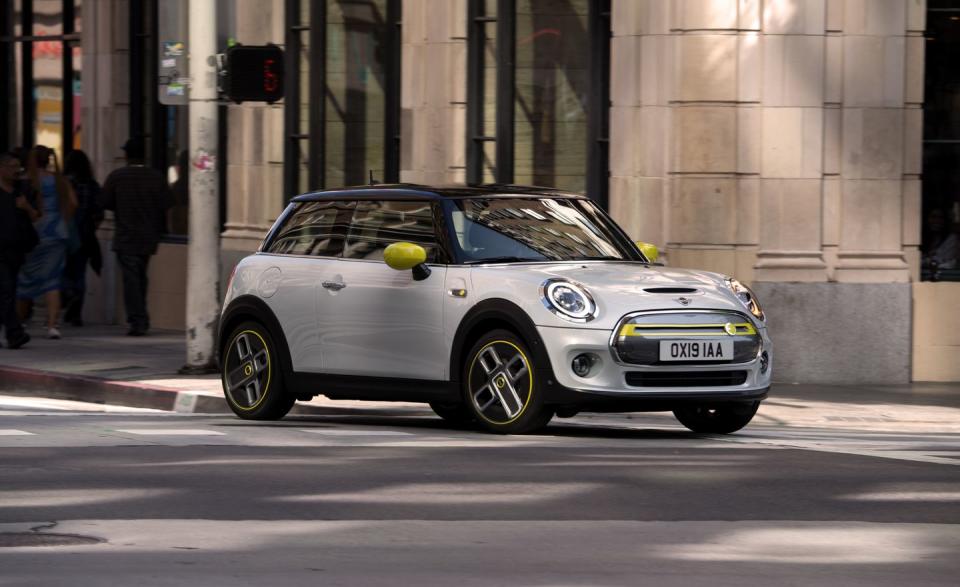 View Photos of the New 2020 Mini Cooper SE