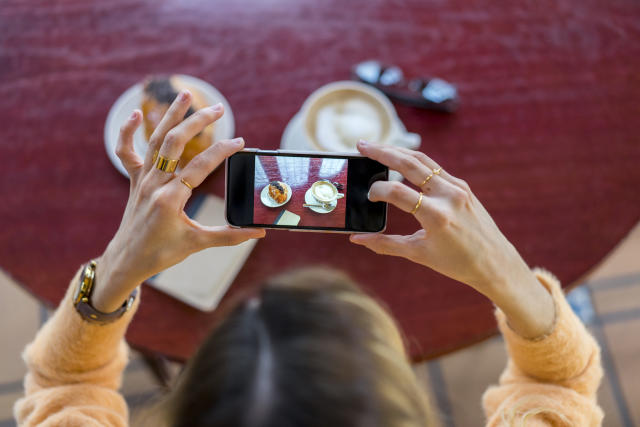 Als einflussreiche Person in den sozialen Medien kann man sich ein goldenes Näschen verdienen. (Bild: Getty Images)
