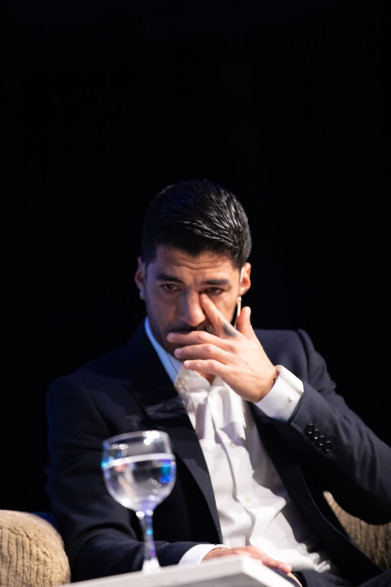 Luis Suárez conmovido en plena charla en America Business Forum en Punta del Este