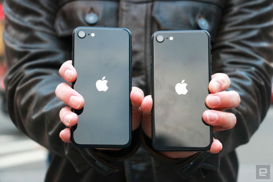 <p>The iPhone SE (2022) and the iPhone SE (2020) held up side by side with their backs facing the camera.</p>
