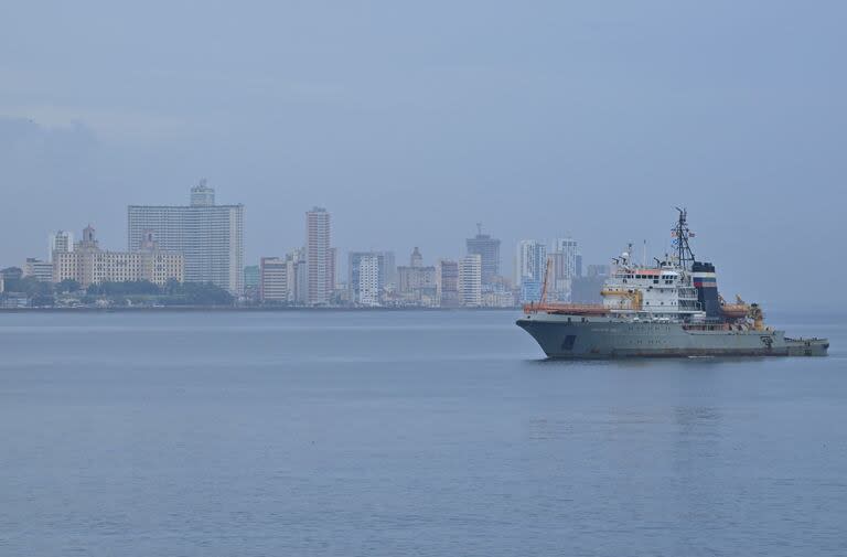 El remolcador y salvamento Nicolay Chiker, parte del destacamento naval ruso que visita Cuba, llega al puerto de La Habana el 12 de junio 