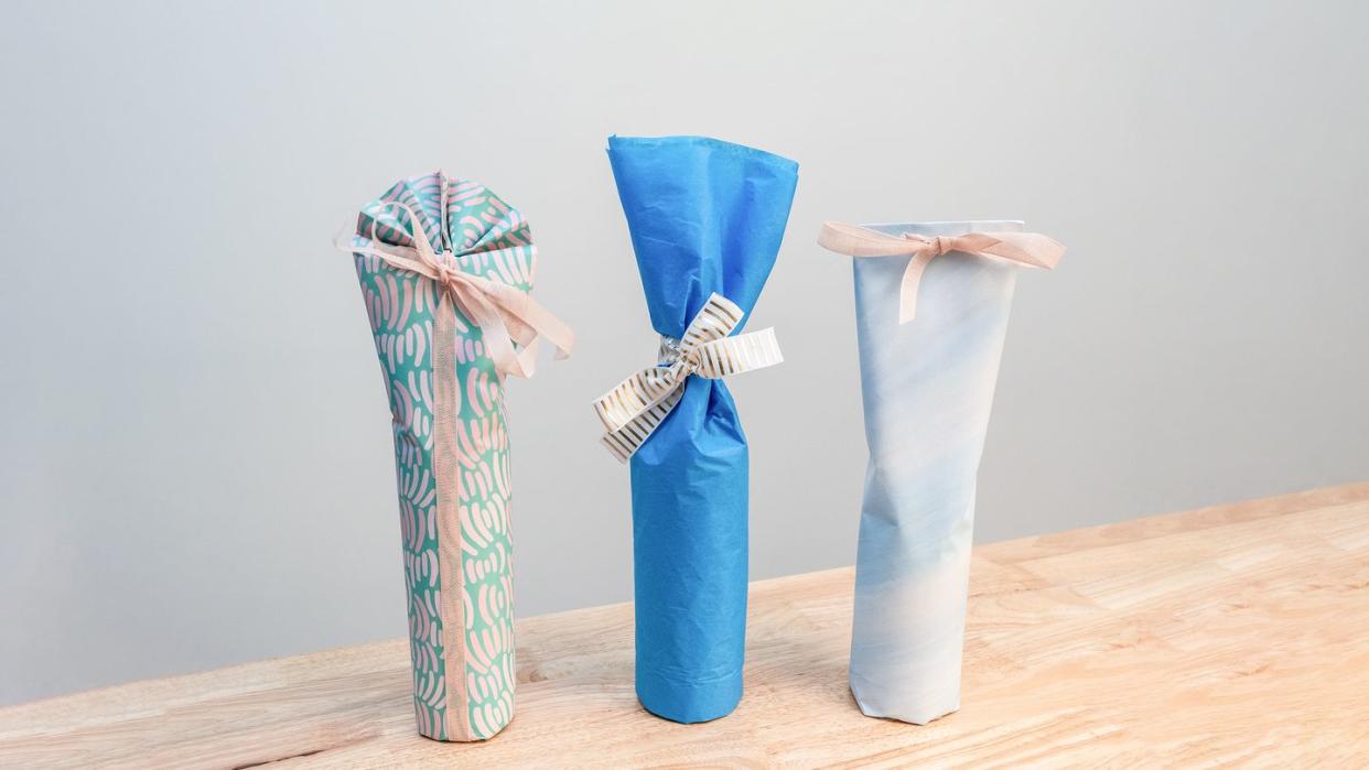 3 ways to gift wrap a wine bottle