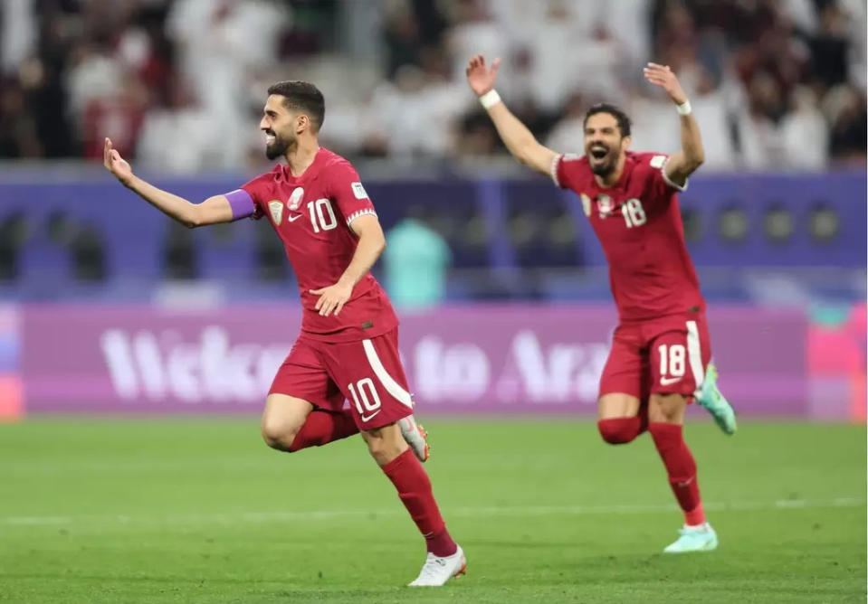 海多斯(Hassan Al-Haydos，左)射進致勝球。摘自卡達隊推特
