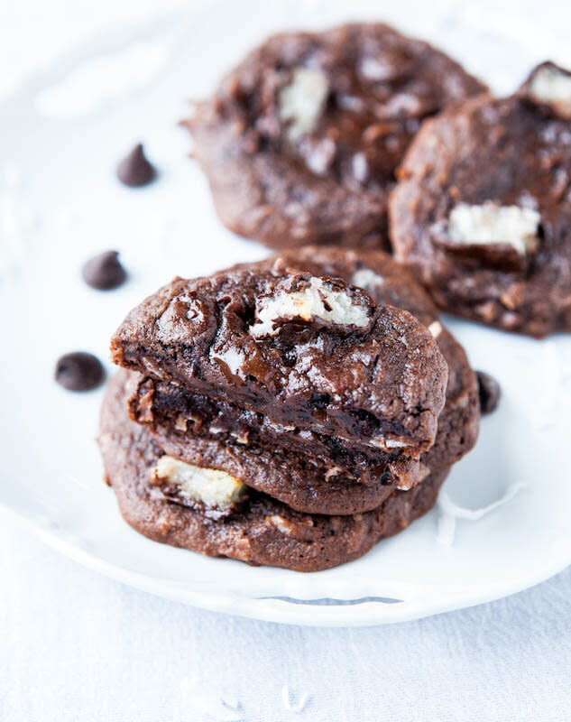 <a href="https://www.averiecooks.com/mounds-bar-chocolate-coconut-cake-mix-cookies/" target="_blank" rel="noopener noreferrer"><strong>Get the Mounds Bar Chocolate Coconut Cookies recipe from Averie Cooks</strong></a>